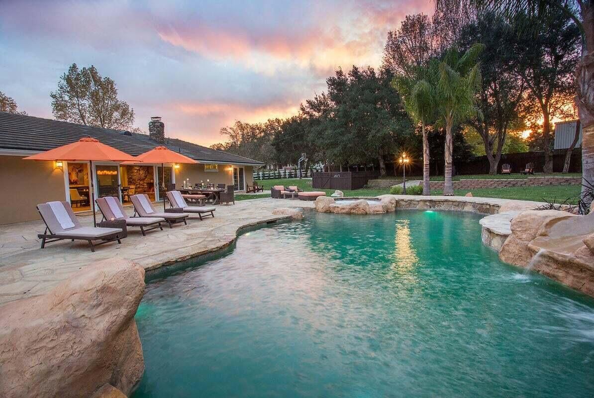 Exterior, Pool
