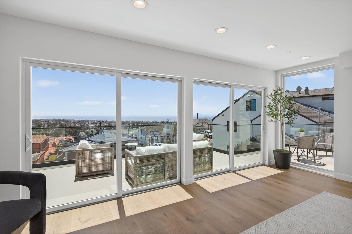 Interior, Recessed Lighting, Water, Wood Texture Flooring