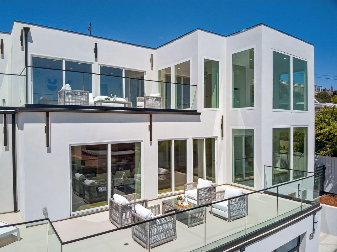 Exterior, Facade, Modern