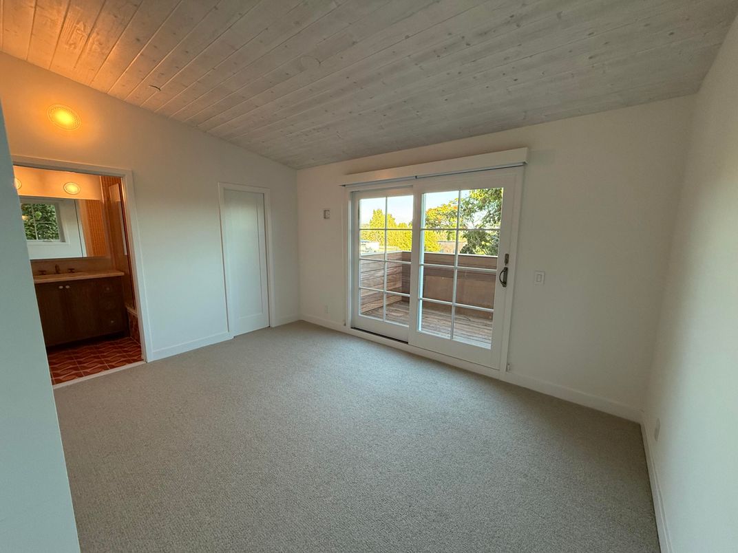 Empty room, Interior, Wooden Ceilings
