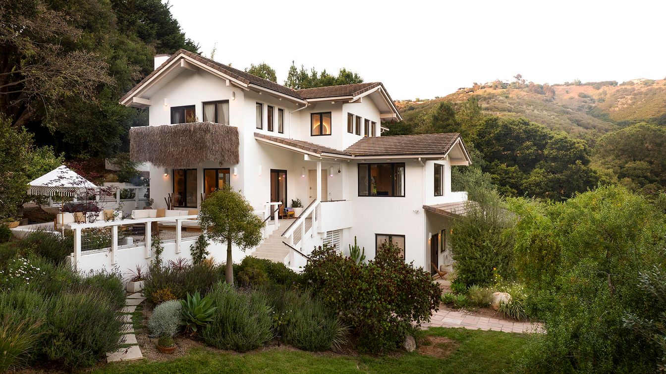 Backyard, Exterior, Facade, Pool, Mediterranean
