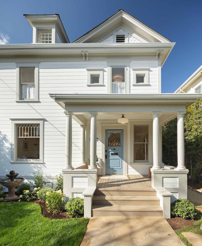 Exterior, Facade, American Foursquare