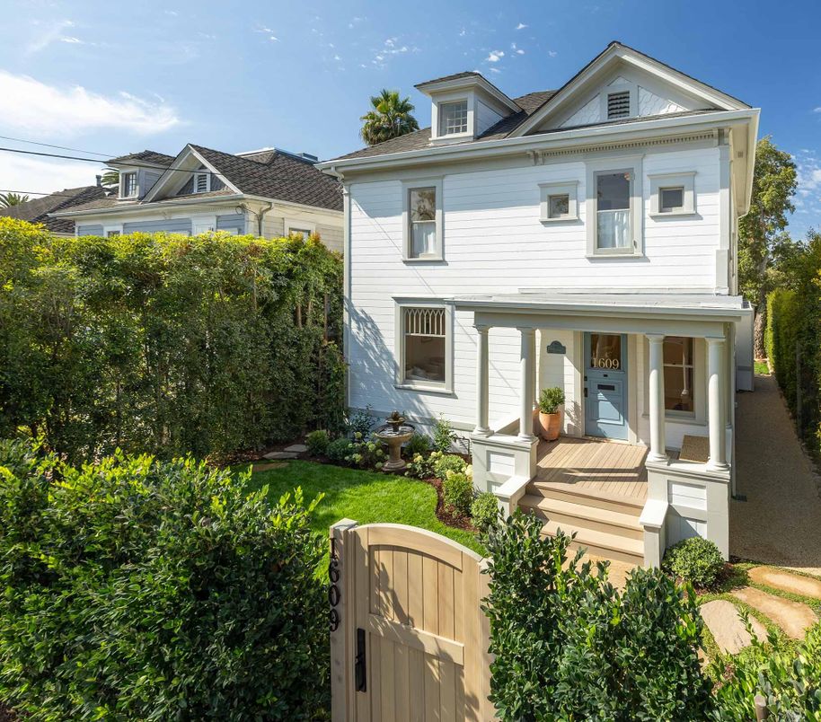 Exterior, Facade, American Foursquare