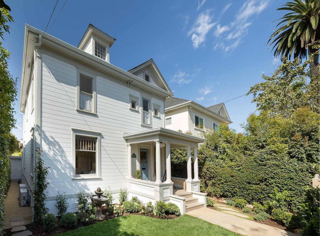 Exterior, Facade, Queen Anne Victorian