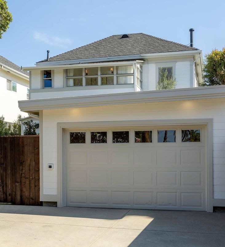 Attached, Exterior, Facade, Mediterranean