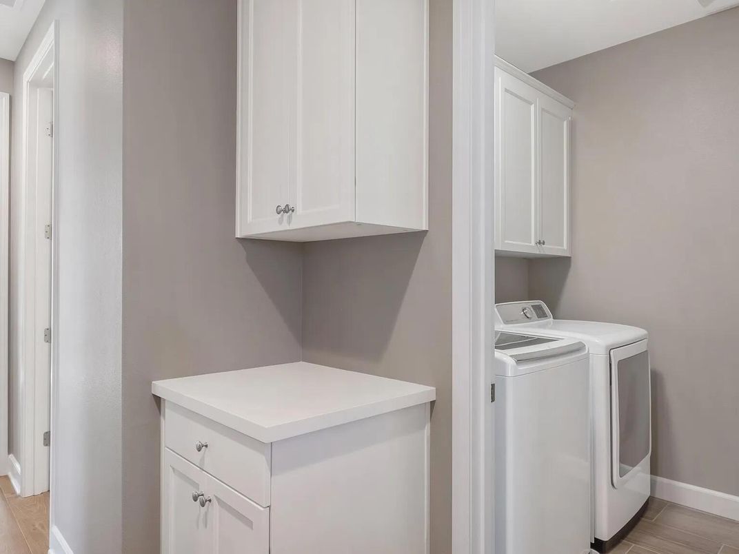 Interior, Washer, Wood Texture Flooring
