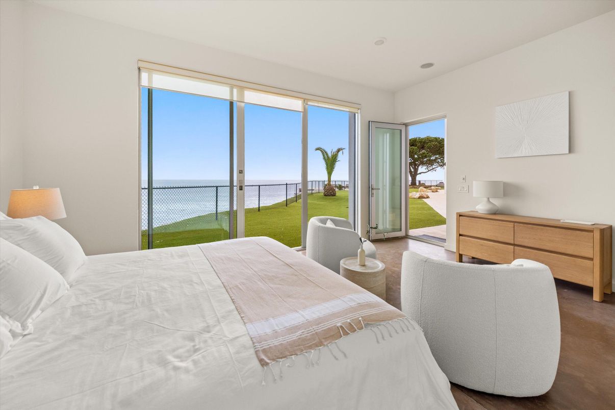 Bedroom, Interior, Water