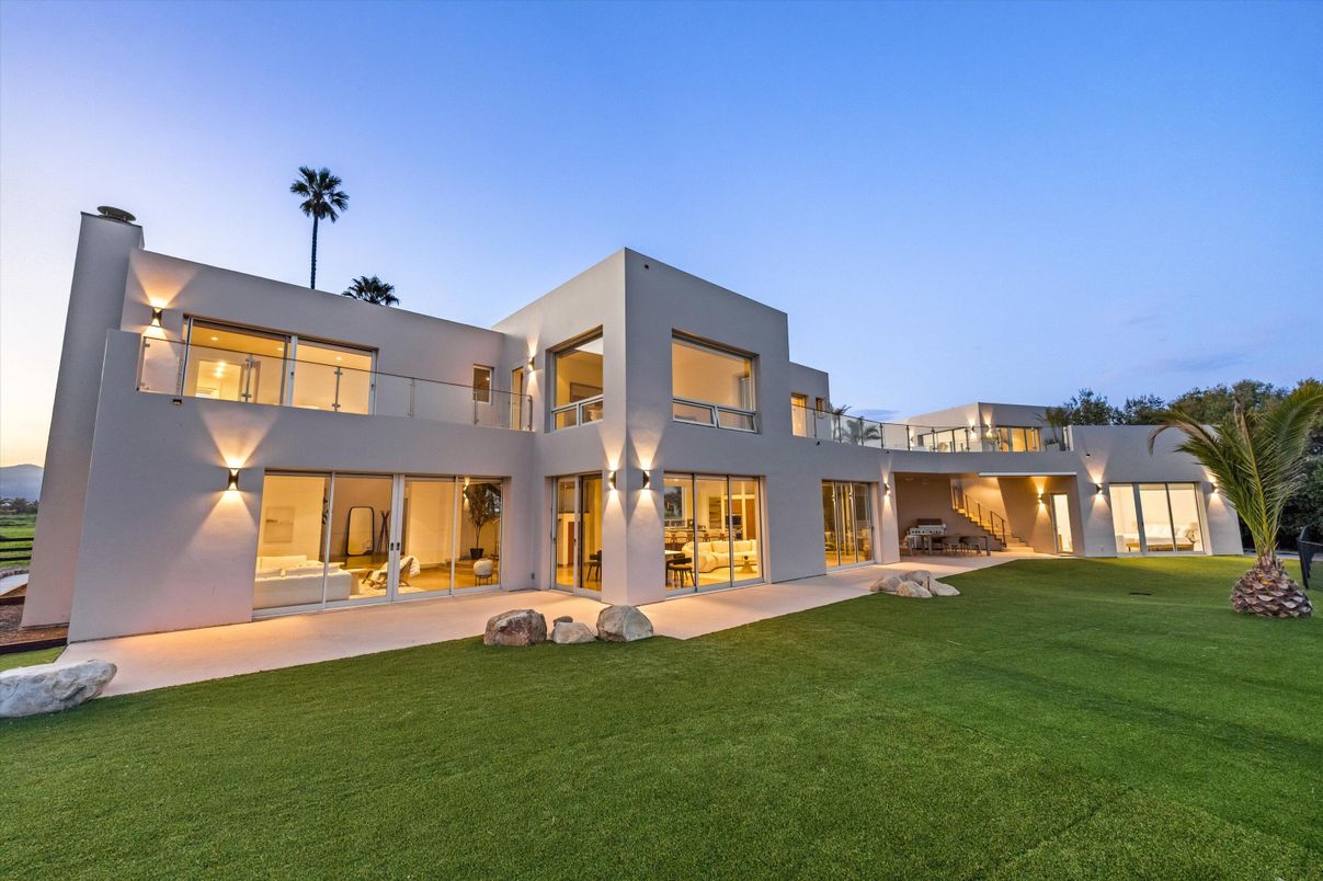 Backyard, Exterior, Facade, Modern