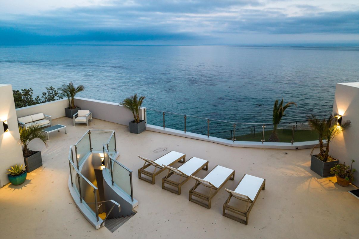 Exterior, Pool, Water