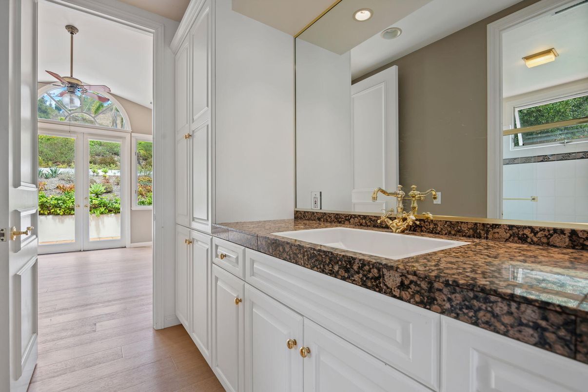 Bathroom, Interior, Recessed Lighting, Wood Texture Flooring