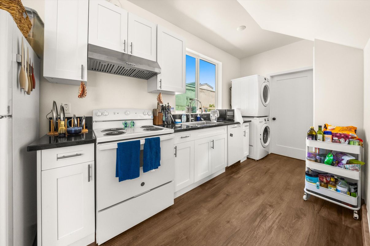 Interior, Kitchen, Recessed Lighting, Washer, Wood Texture Flooring