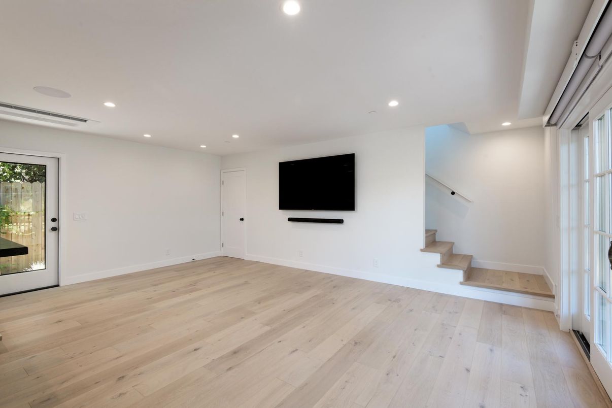 Empty room, Interior, Recessed Lighting, Wood Texture Flooring
