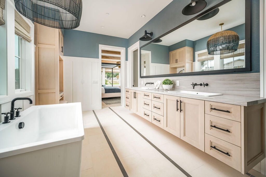 Bathroom, Dual Sink Vanities, Interior, Recessed Lighting