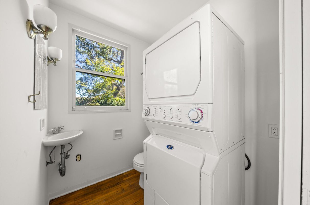 Interior, Utility Closets, Washer, Wood Texture Flooring