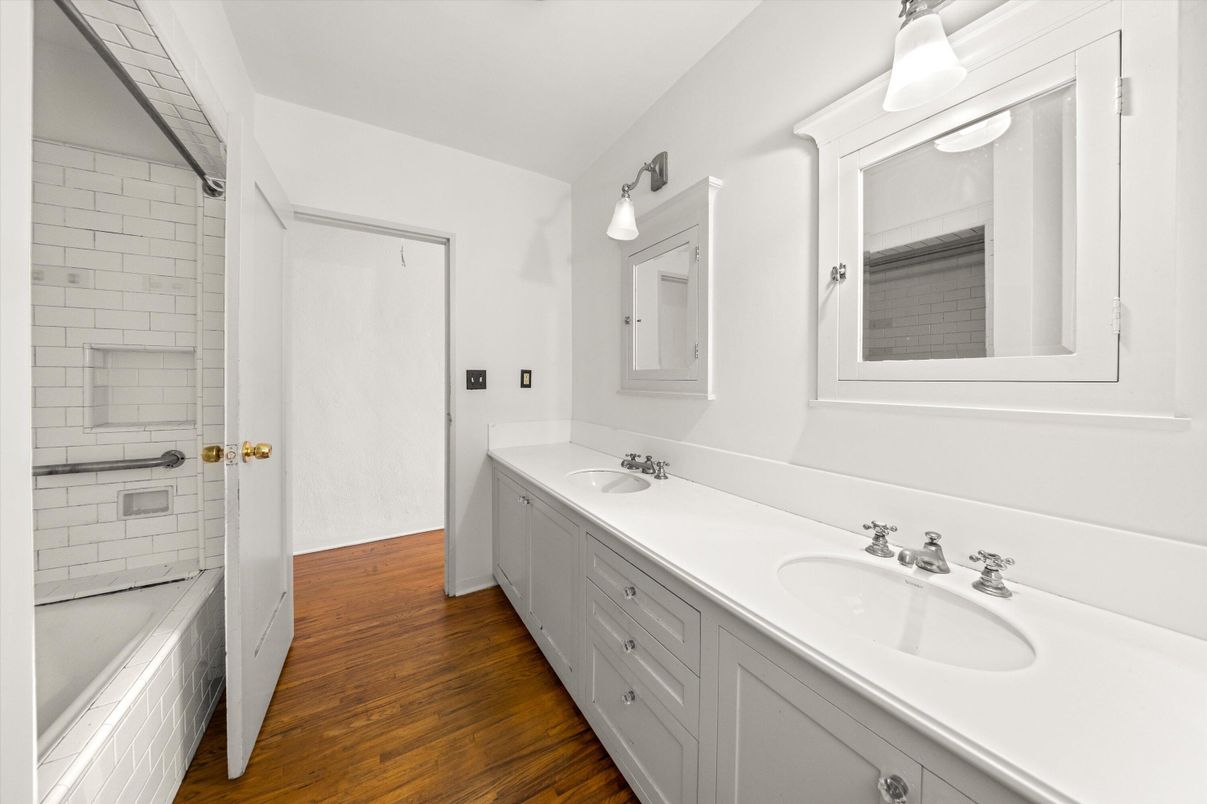 Bathroom, Dual Sink Vanities, Interior, Wood Texture Flooring
