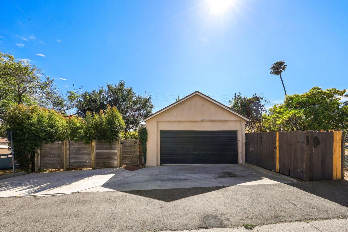Detached Garage, Exterior
