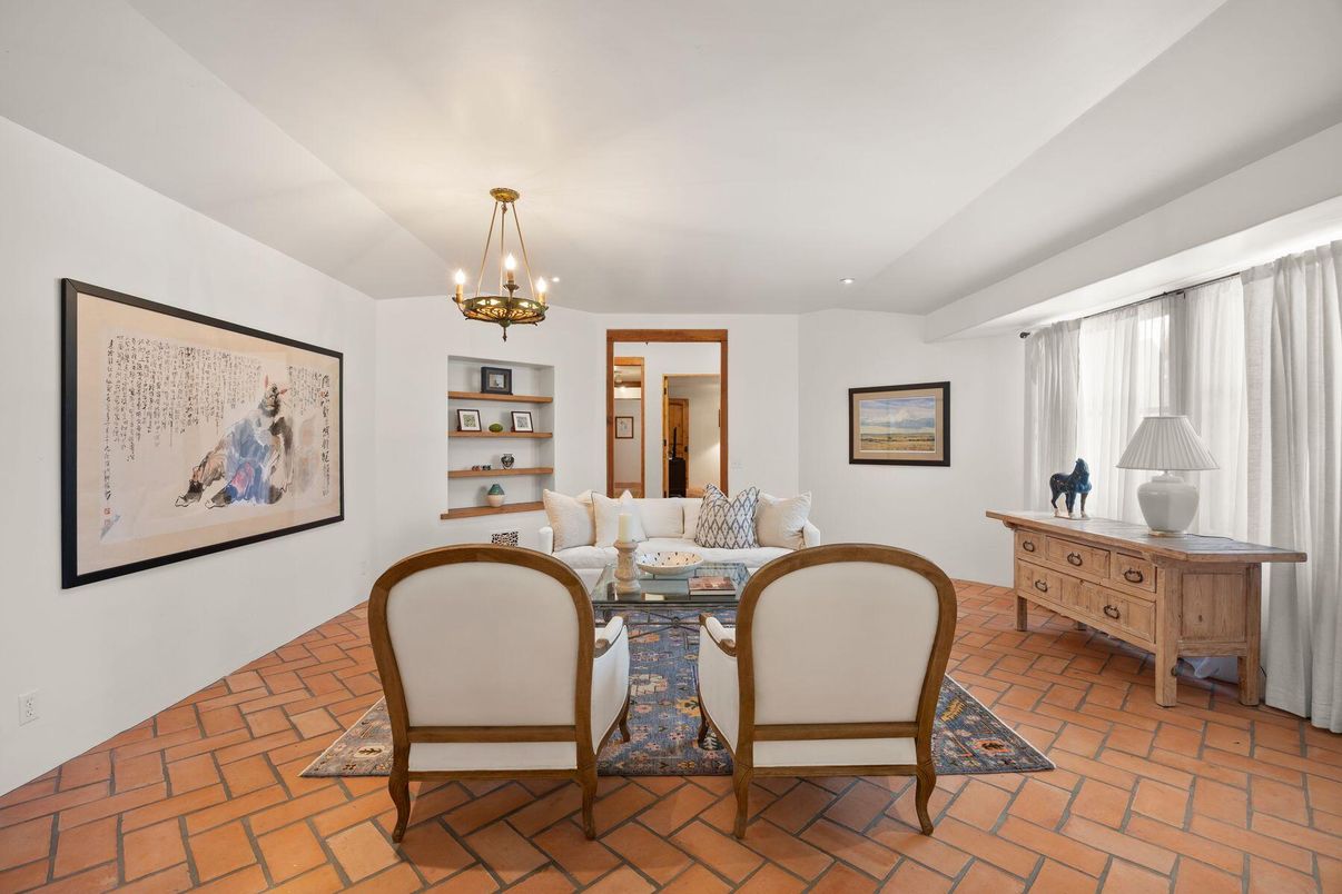 Chandelier, Interior, Living room