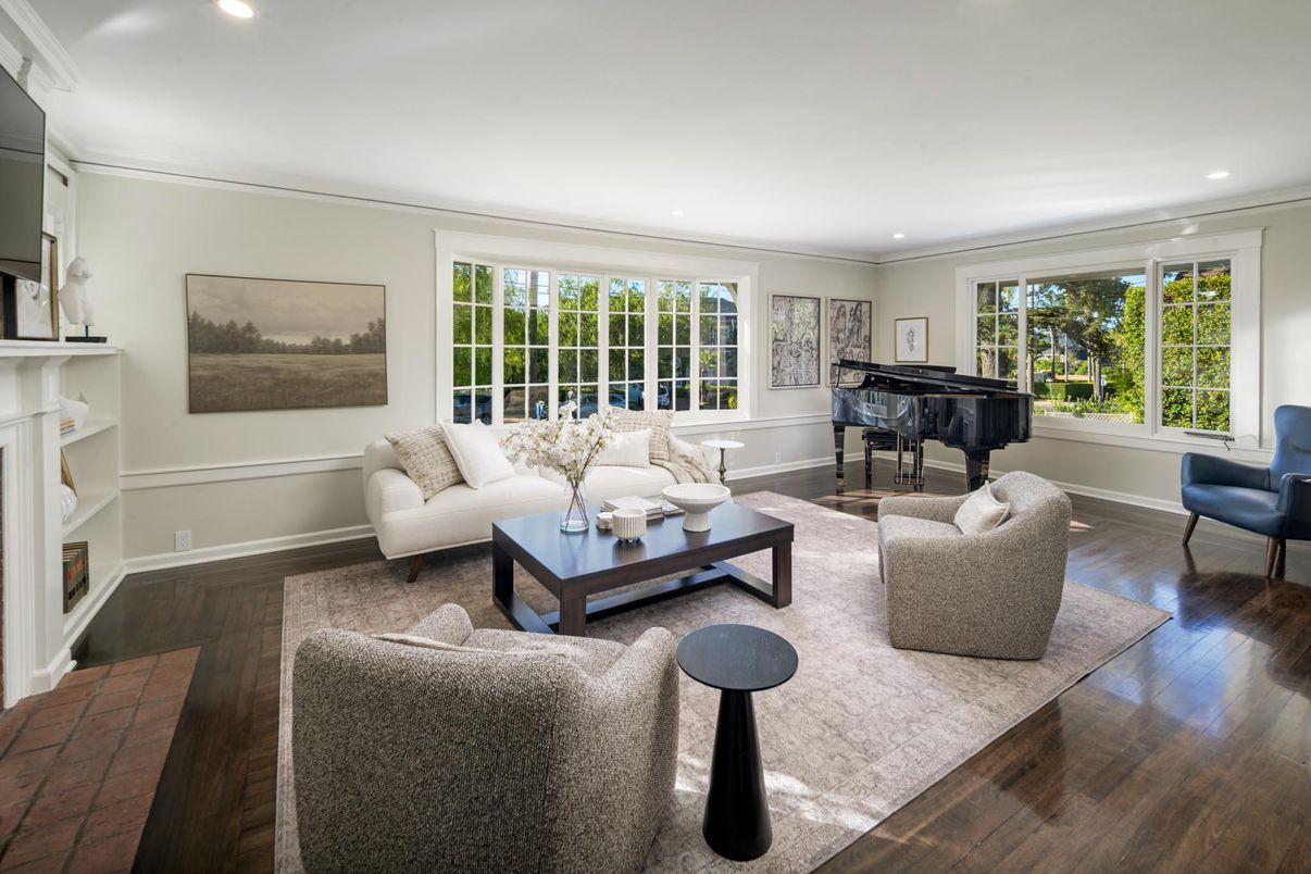 Fireplace, Interior, Living room, Piano, Recessed Lighting, Wood Texture Flooring