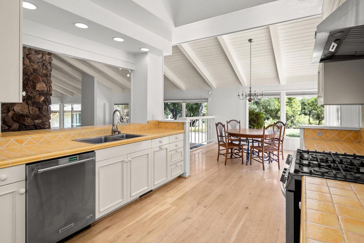 Dining room, Interior, Kitchen, Pendant Lights, Recessed Lighting, Wood Texture Flooring