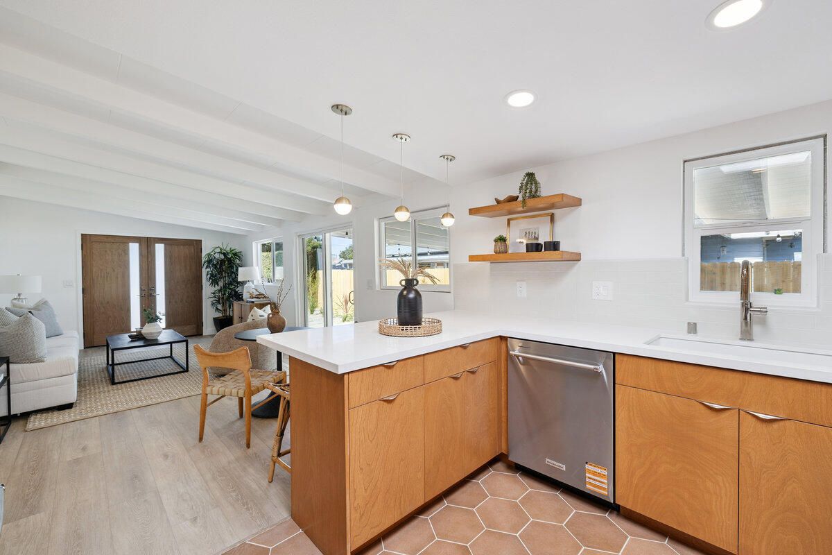 Interior, Kitchen, Living room, Pendant Lights, Recessed Lighting, Stainless Steel Appliances, Wood Texture Flooring