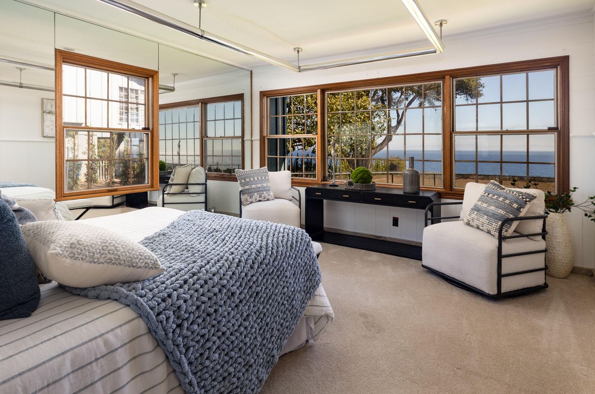Bedroom, Interior, Water