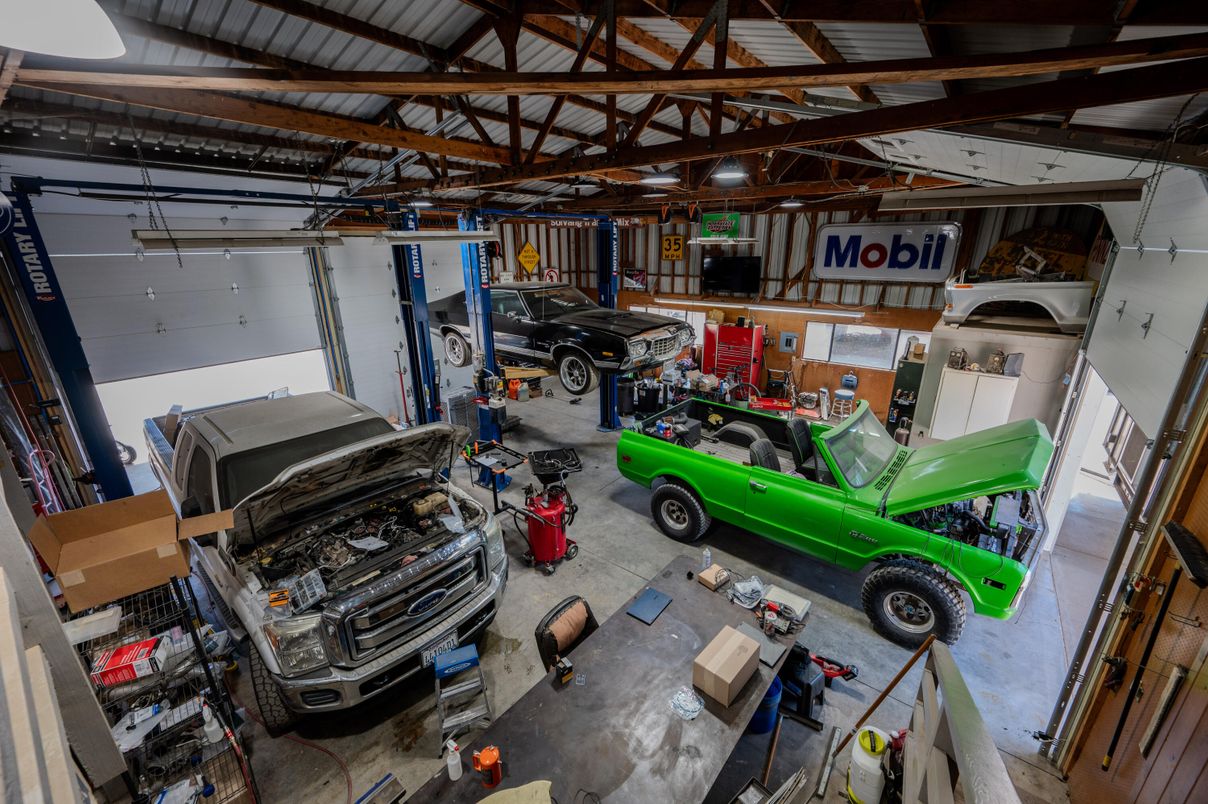 Garage, Interior, Wooden Beams