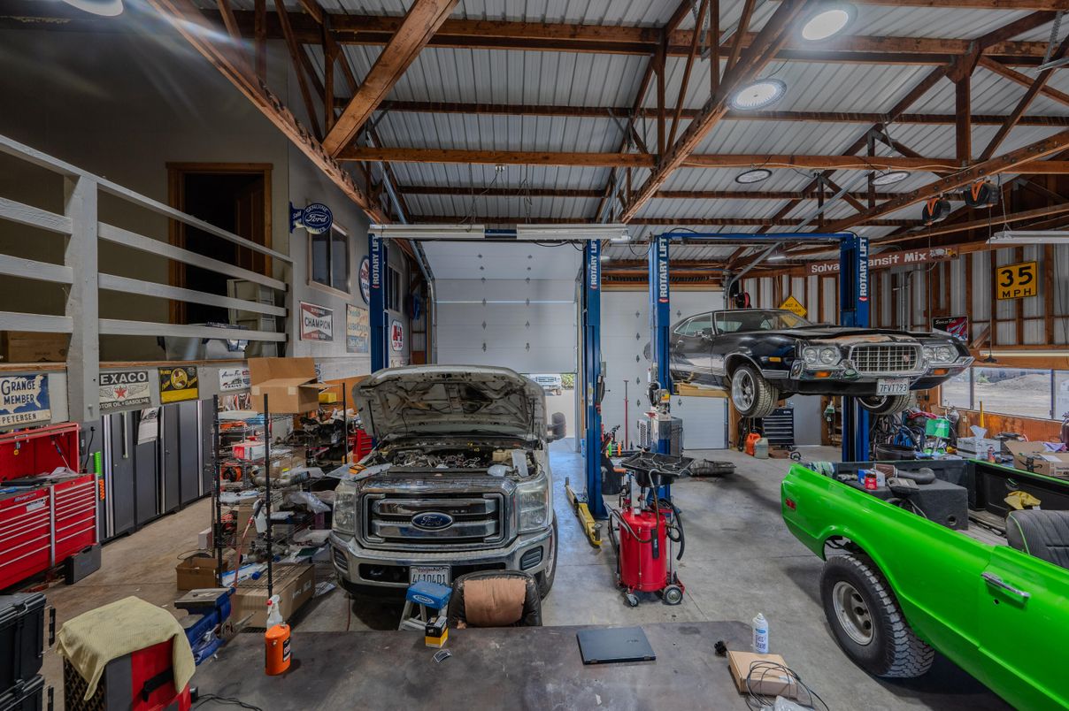Garage, Interior