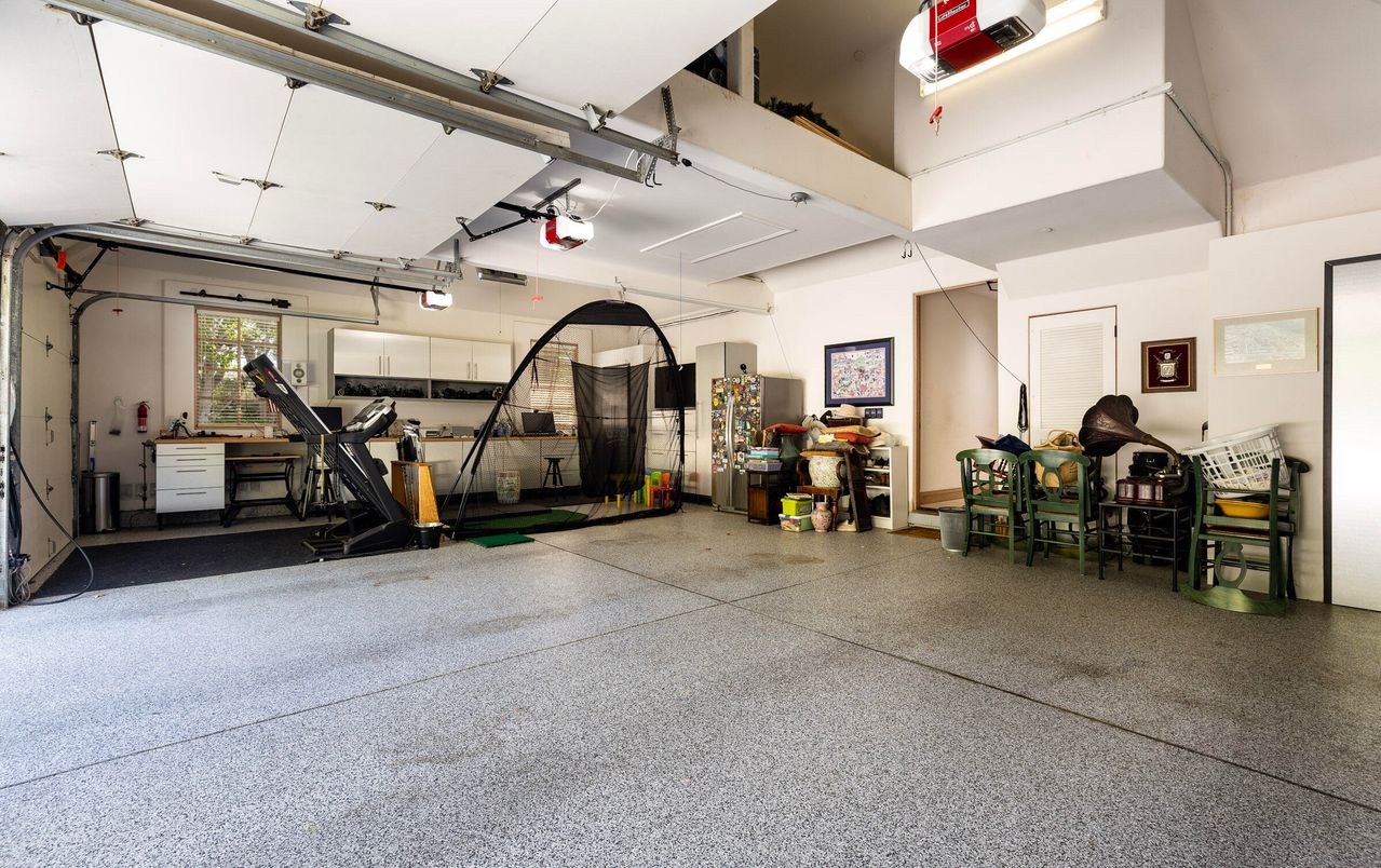 Garage, Interior