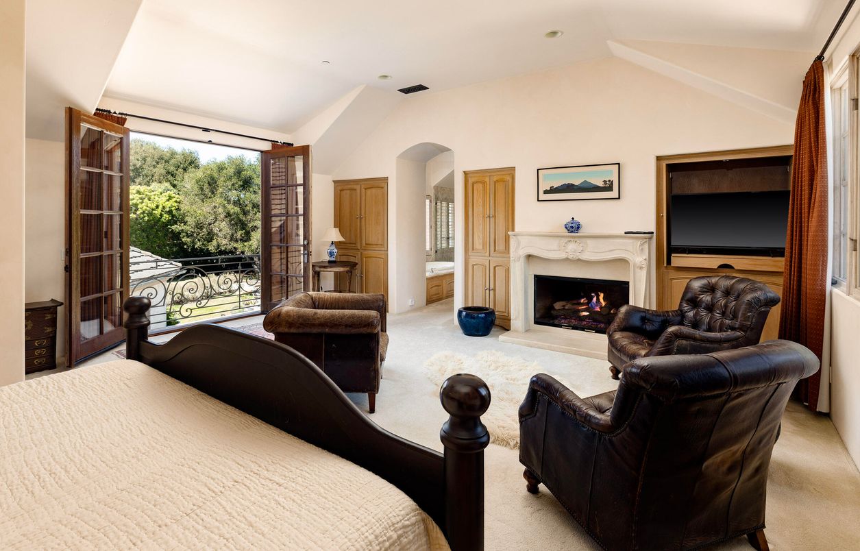 Fireplace, Interior, Living room, Recessed Lighting
