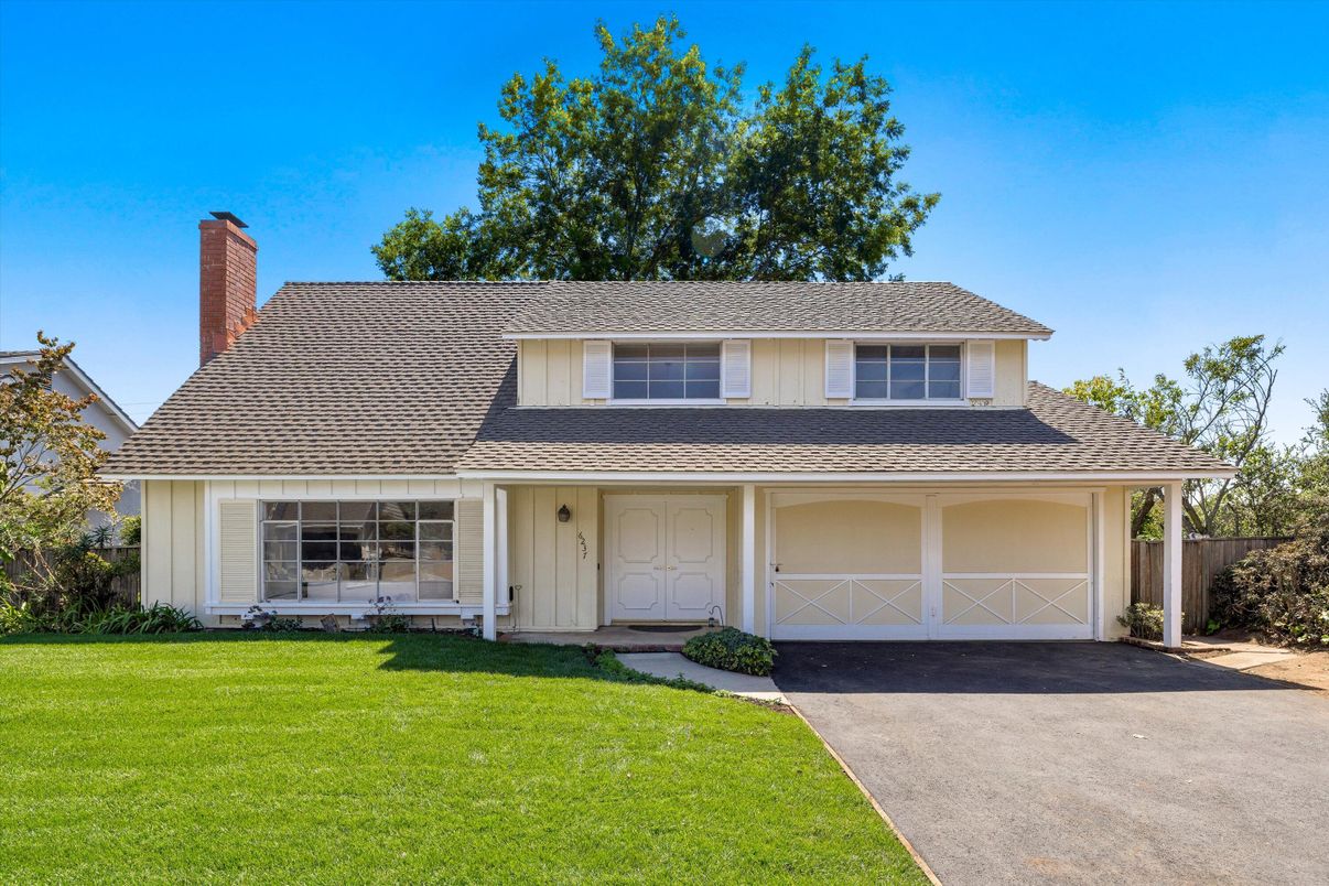 Attached, Exterior, Facade, Split Level