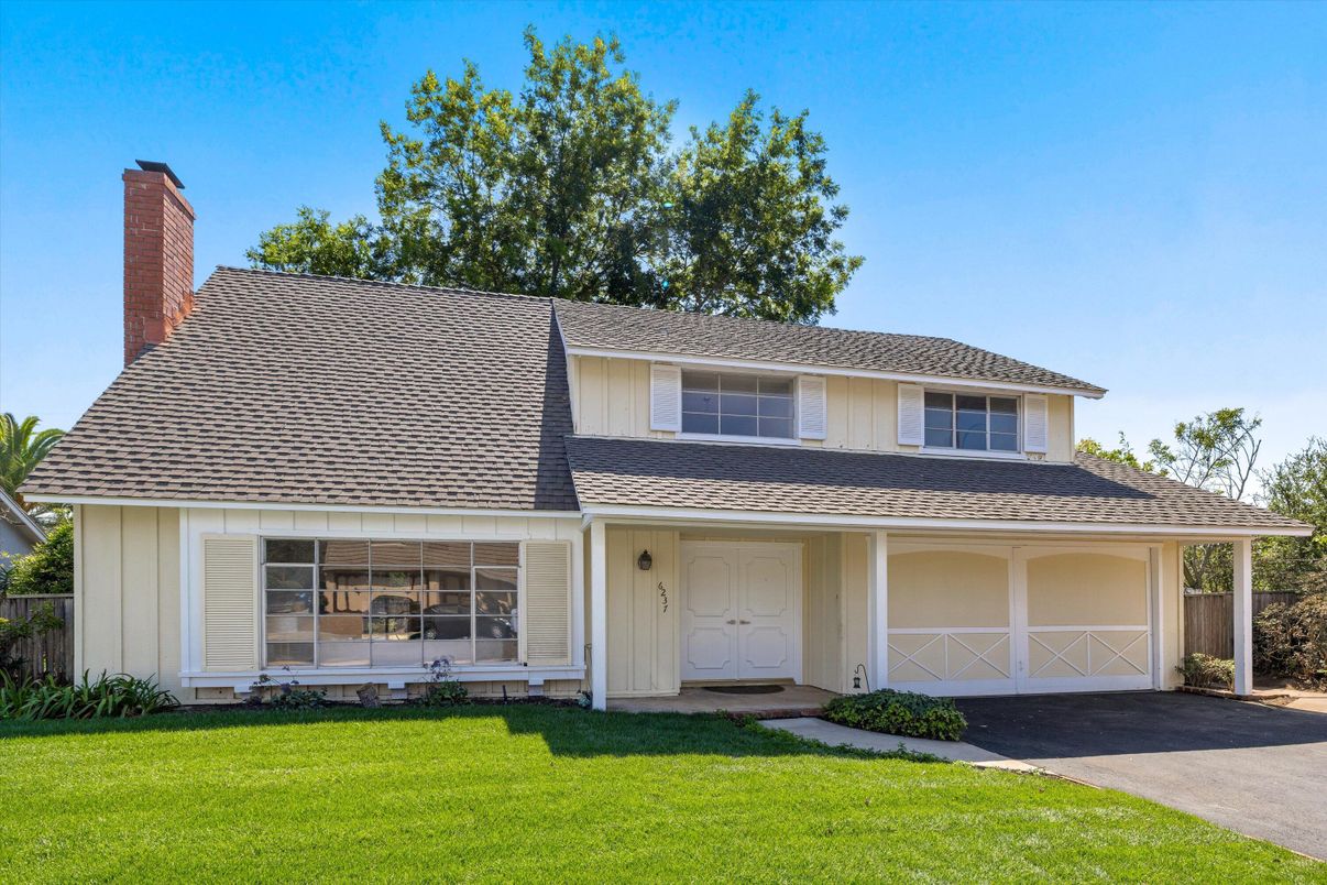 Attached, Exterior, Facade, Split Level