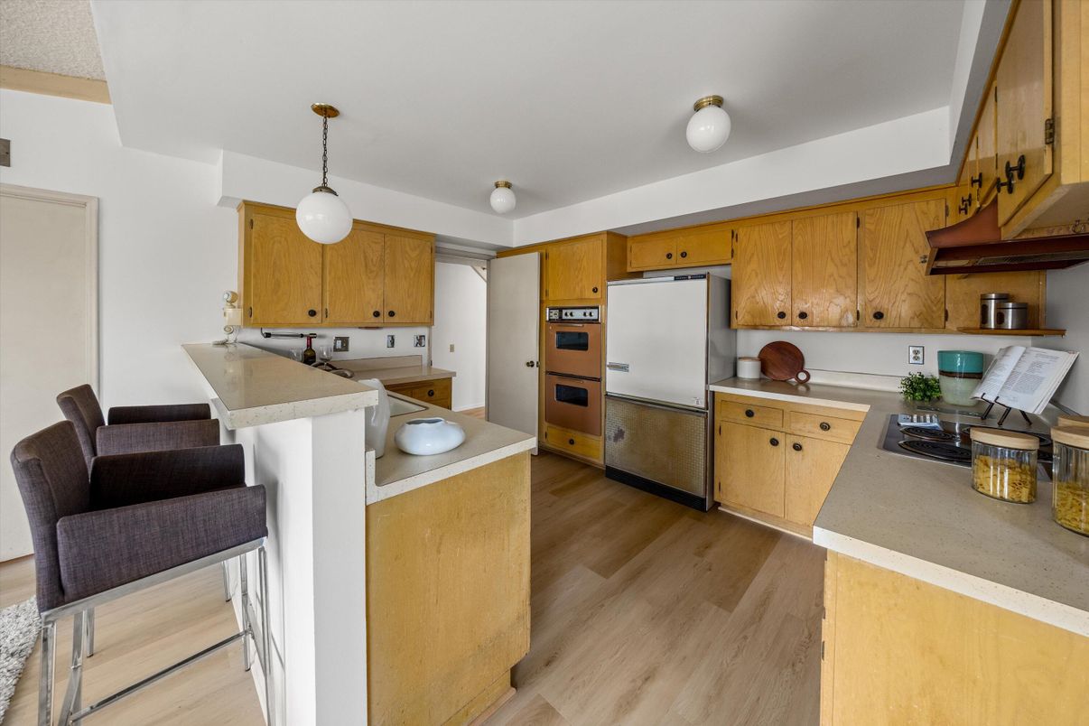 Interior, Kitchen, Pendant Lights, Wood Texture Flooring