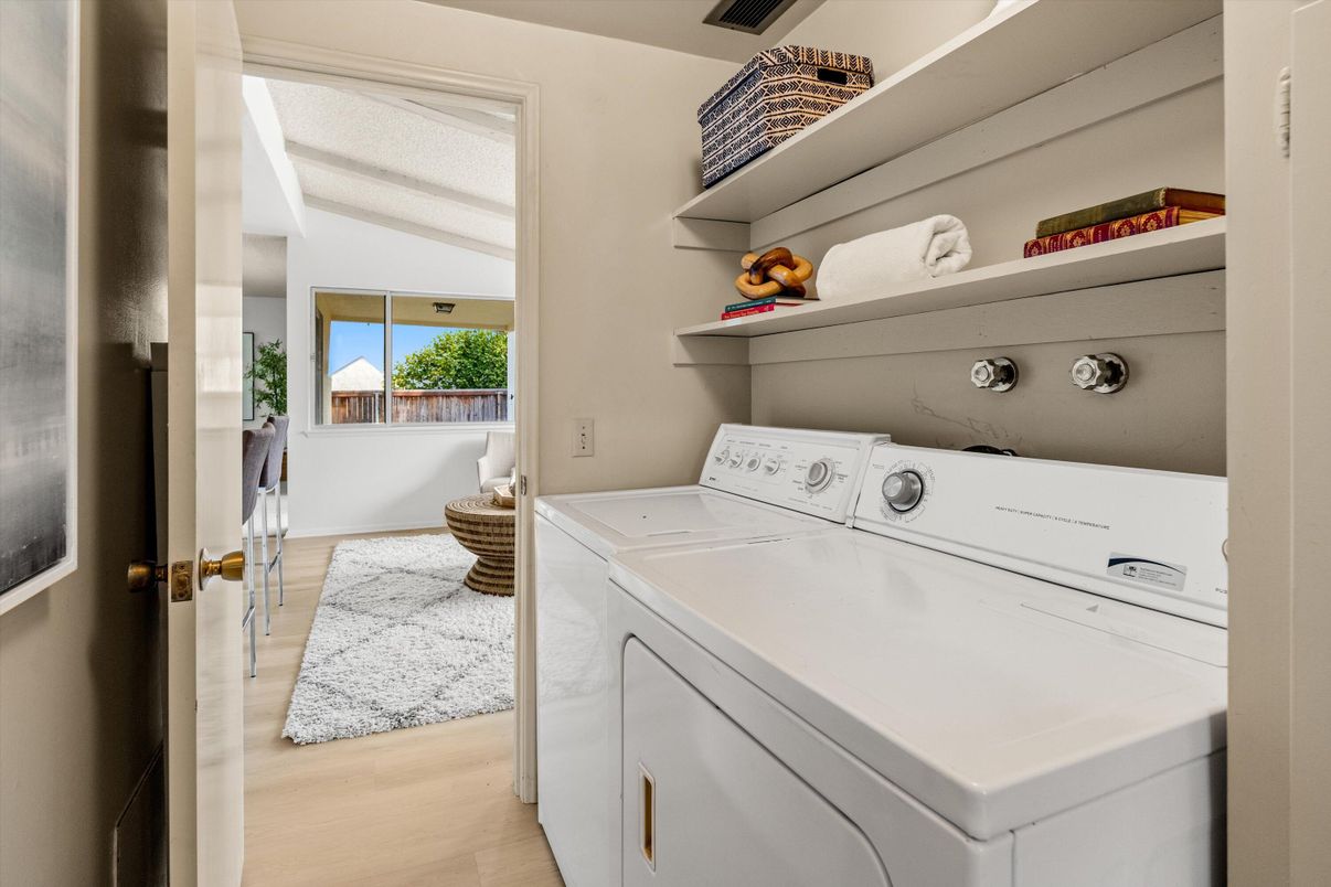 Interior, Utility Closets, Washer, Wood Texture Flooring