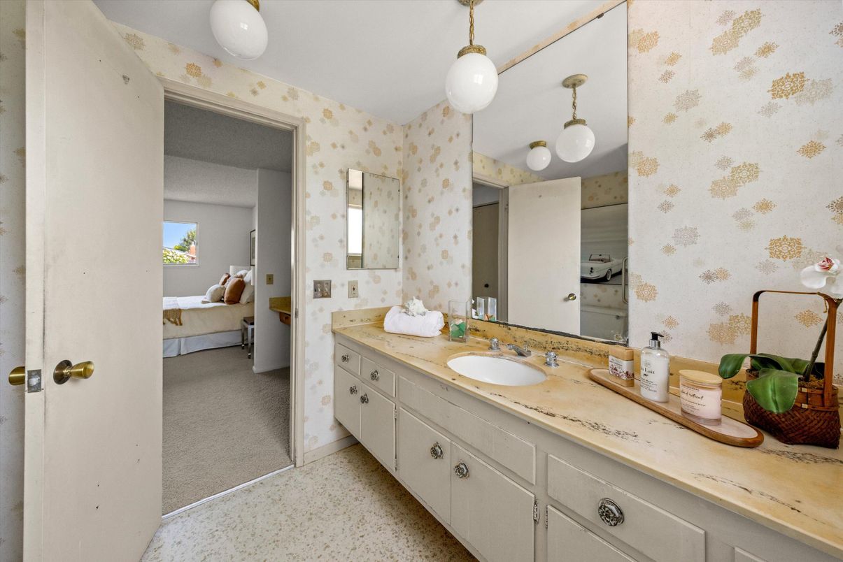 Bathroom, Bedroom, Dual Sink Vanities, Interior, Pendant Lights