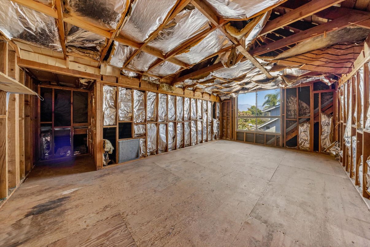 Empty room, Interior, Wooden Beams