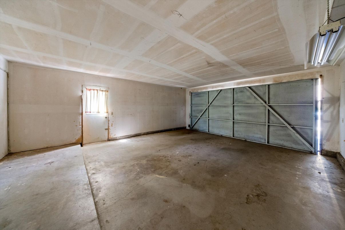 Empty room, Garage, Interior
