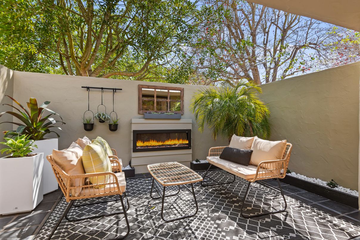Exterior, Fireplace