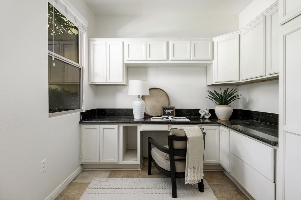 Home Office, Interior