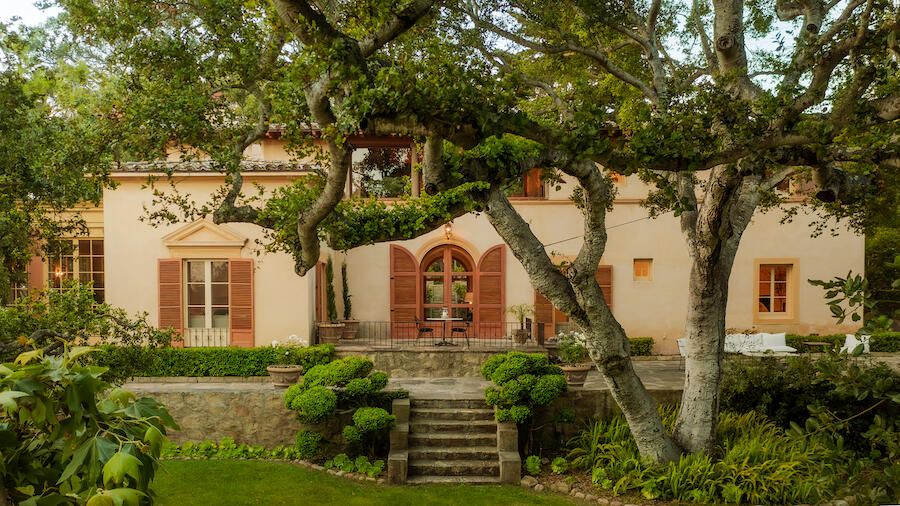 Exterior, Facade, Mediterranean