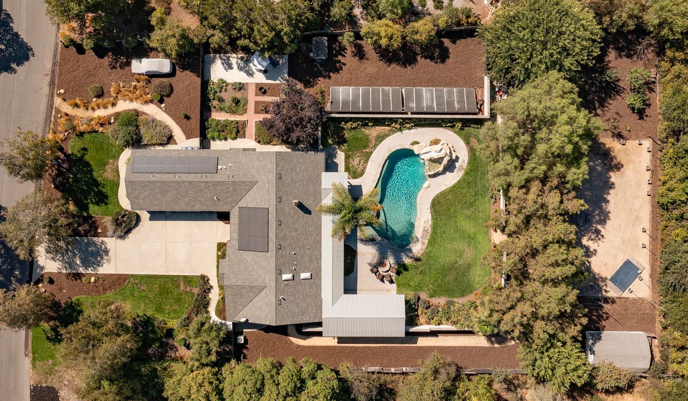 Exterior, Drone