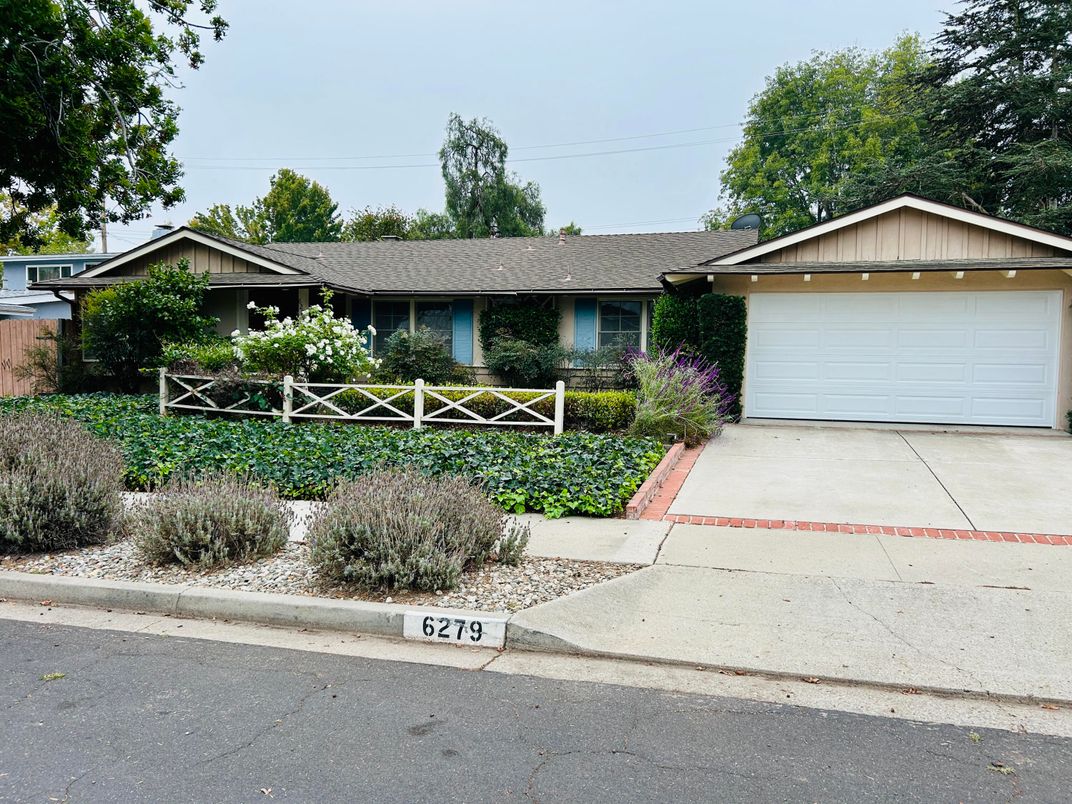 Attached, Exterior, Facade, Ranch