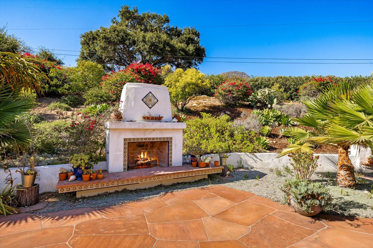 Exterior, Fireplace