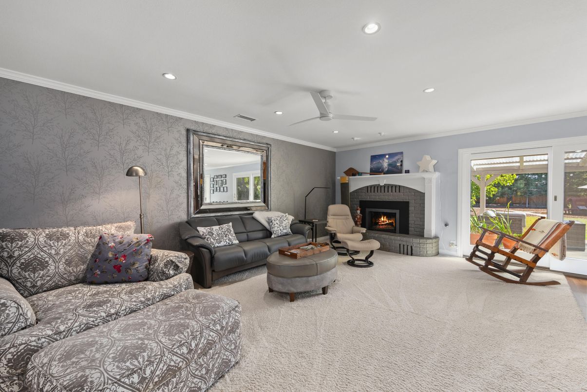 Fireplace, Interior, Living room, Recessed Lighting