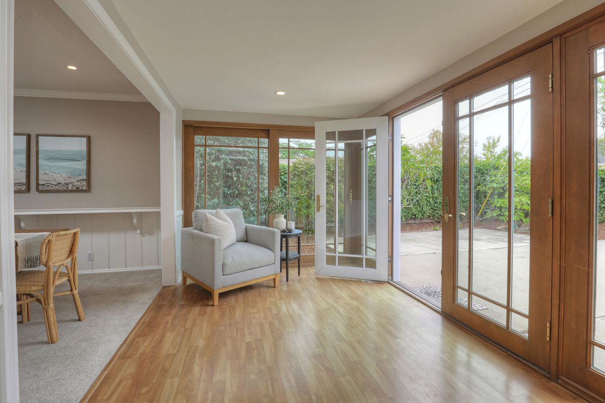 Interior, Recessed Lighting, Wood Texture Flooring