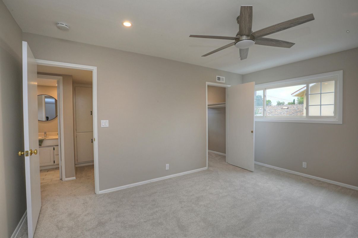 Bathroom, Empty room, Interior, Recessed Lighting