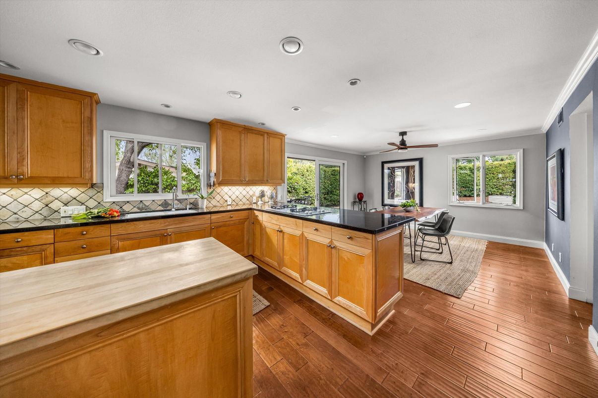 Dining room, Interior, Kitchen, Recessed Lighting, Wood Texture Flooring