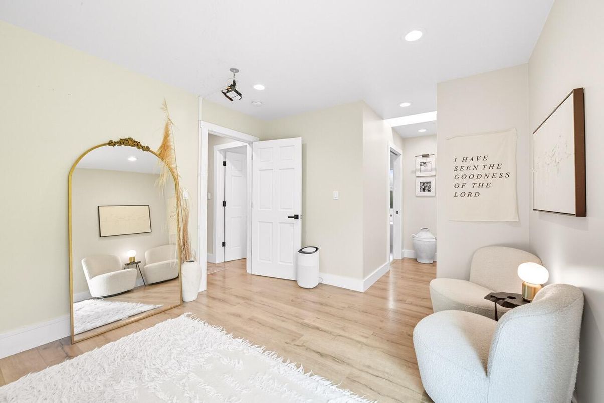 Bathroom, Interior, Recessed Lighting, Wood Texture Flooring