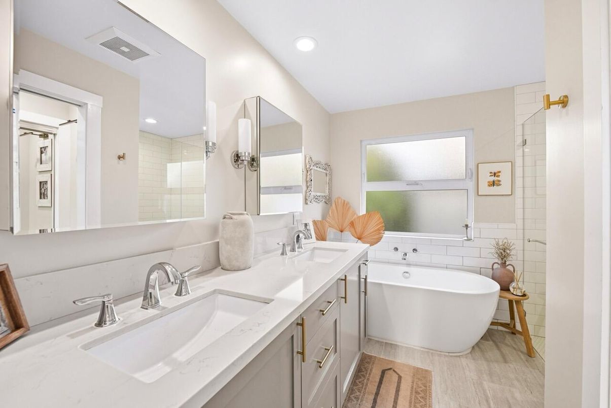 Bathroom, Dual Sink Vanities, Free Standing Baths, Interior, Recessed Lighting