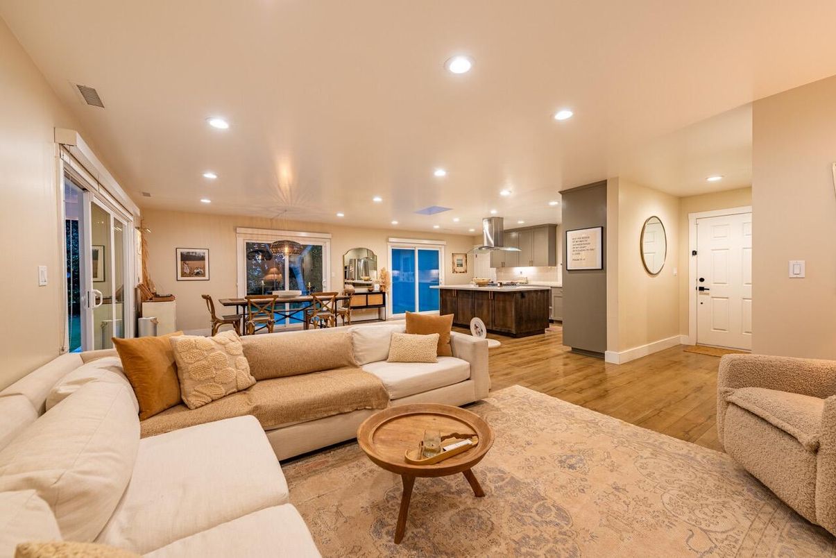 Dining room, Interior, Kitchen, Living room, Pendant Lights, Recessed Lighting, Wood Texture Flooring