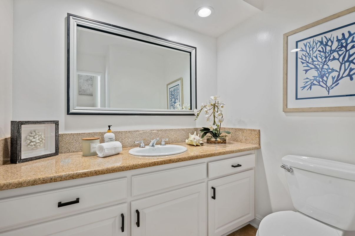 Bathroom, Dual Sink Vanities, Interior, Recessed Lighting